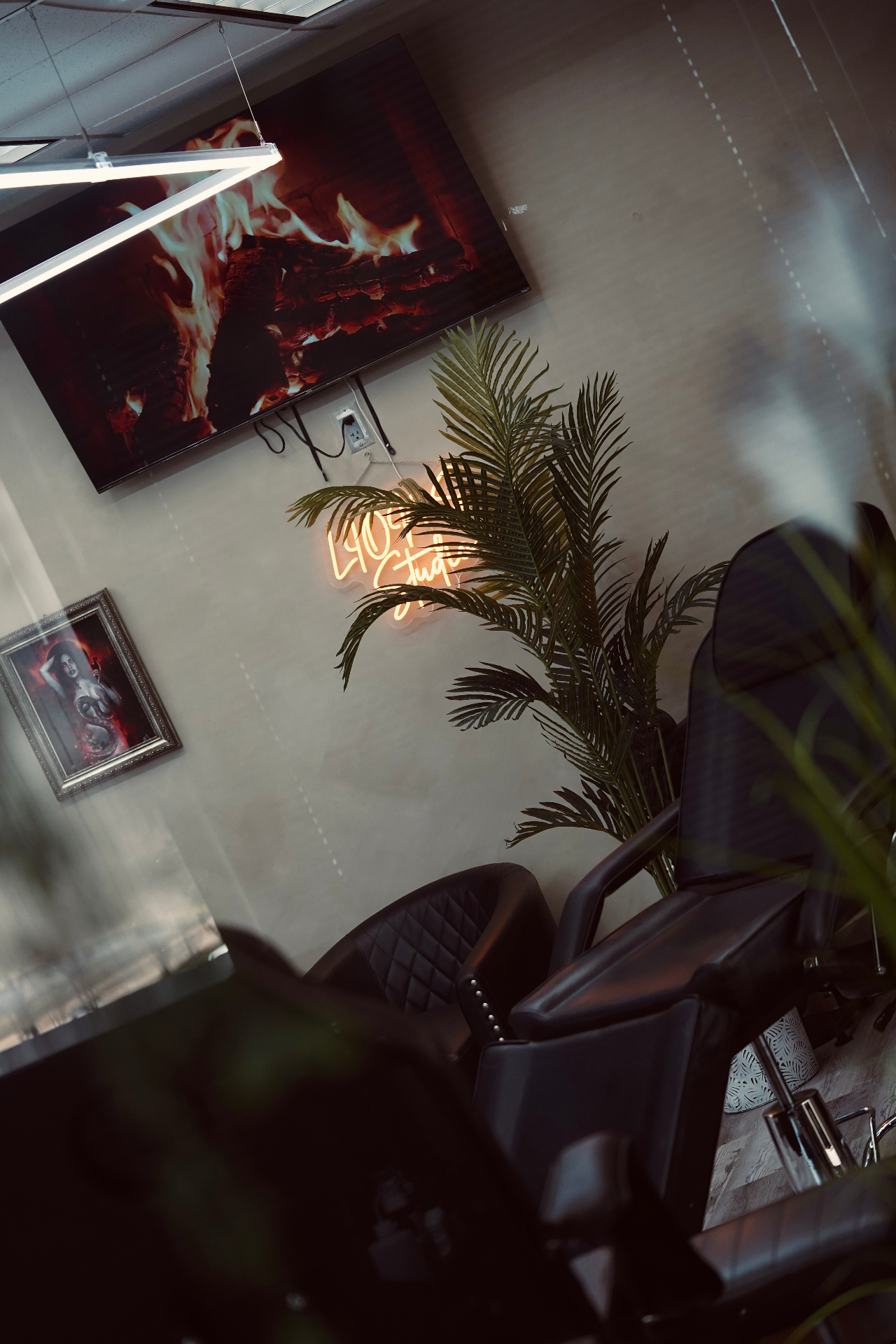 LION'S STUDIO — neon and fireplace